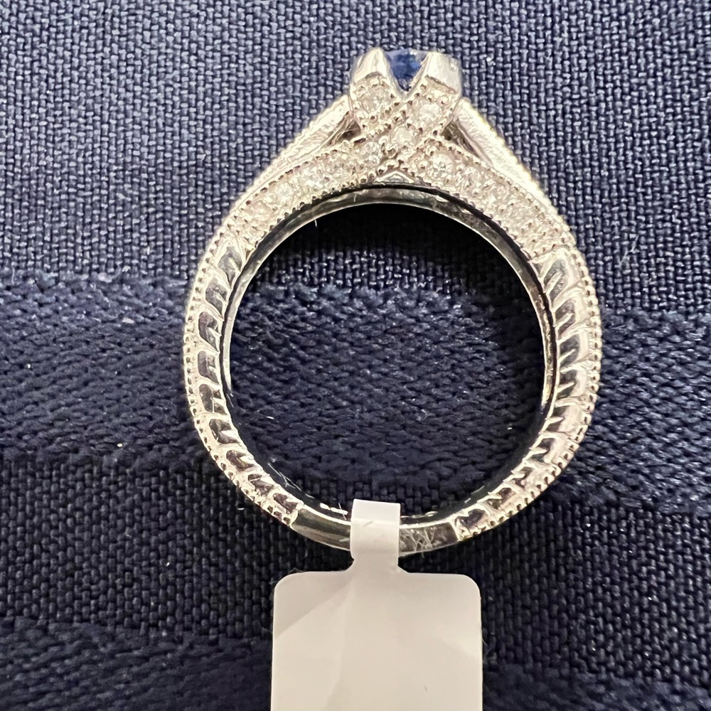 Elegant Platinum and Blue Sapphire Gemstone Ring - Picture 2 of 7